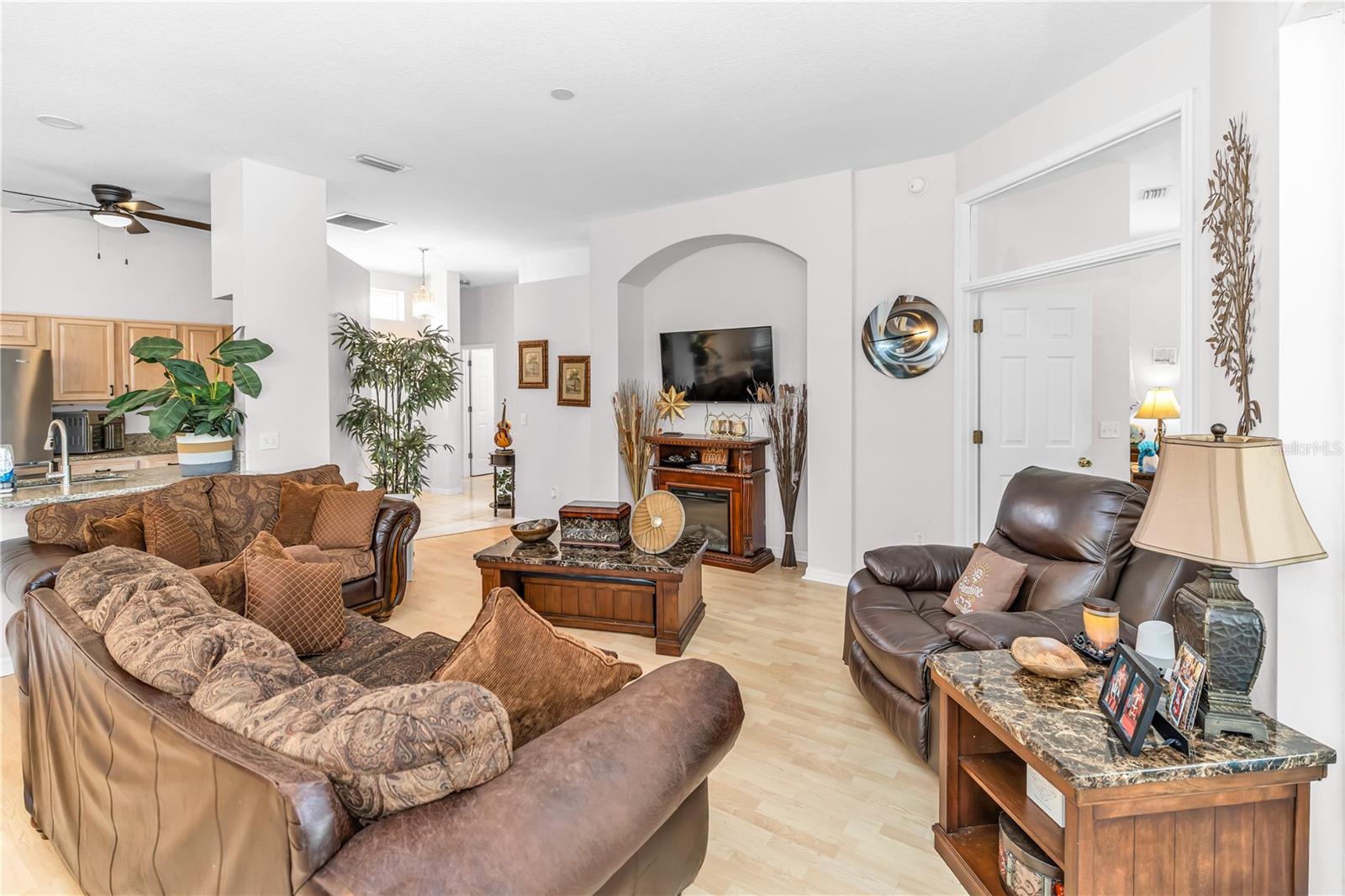 414 FAIRLANE DR