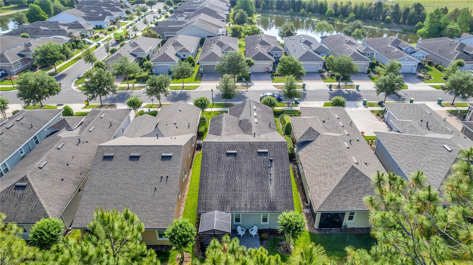 1682 VICTORIA GARDENS DR