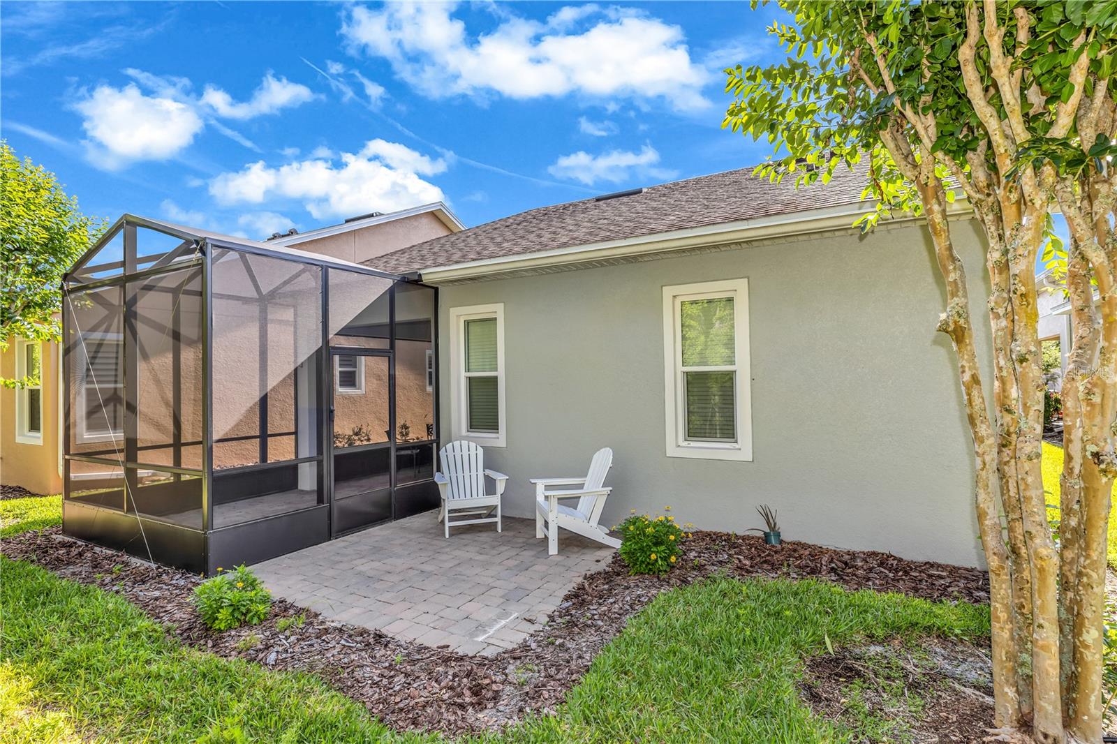 1682 VICTORIA GARDENS DR