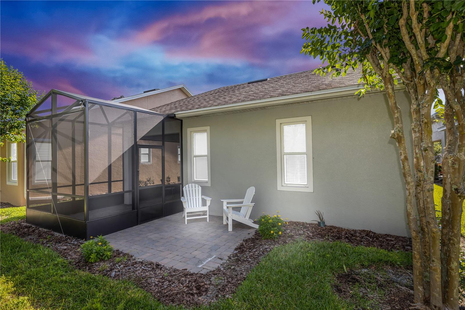 1682 VICTORIA GARDENS DR