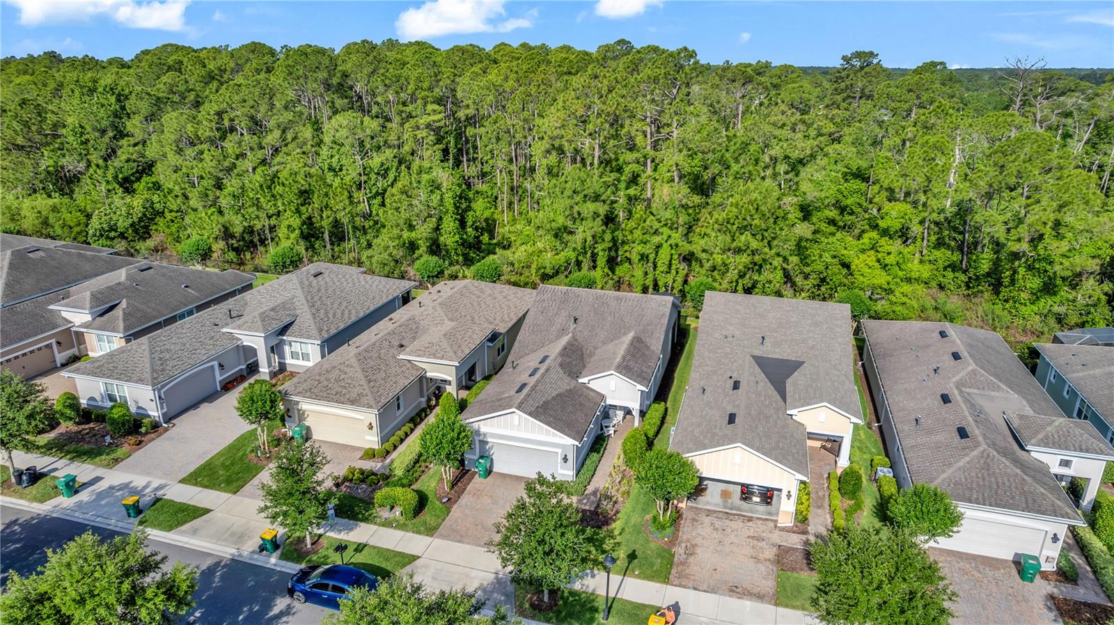 1682 VICTORIA GARDENS DR