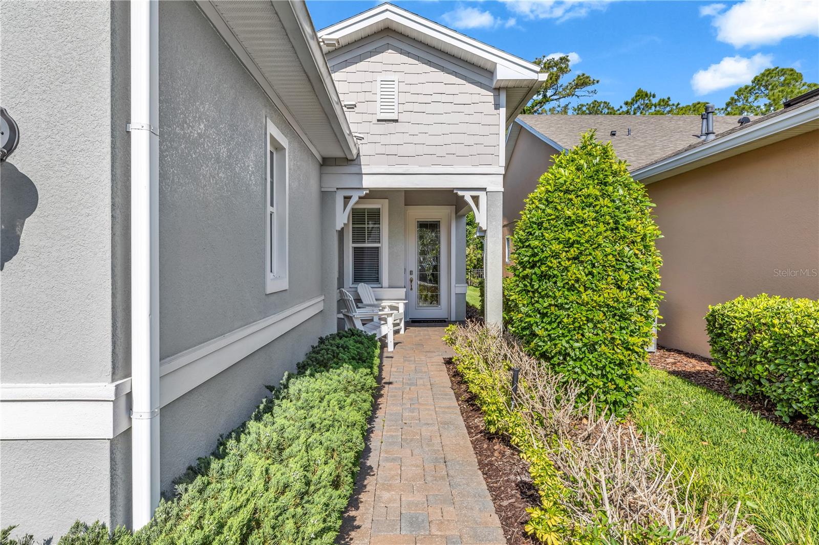 1682 VICTORIA GARDENS DR