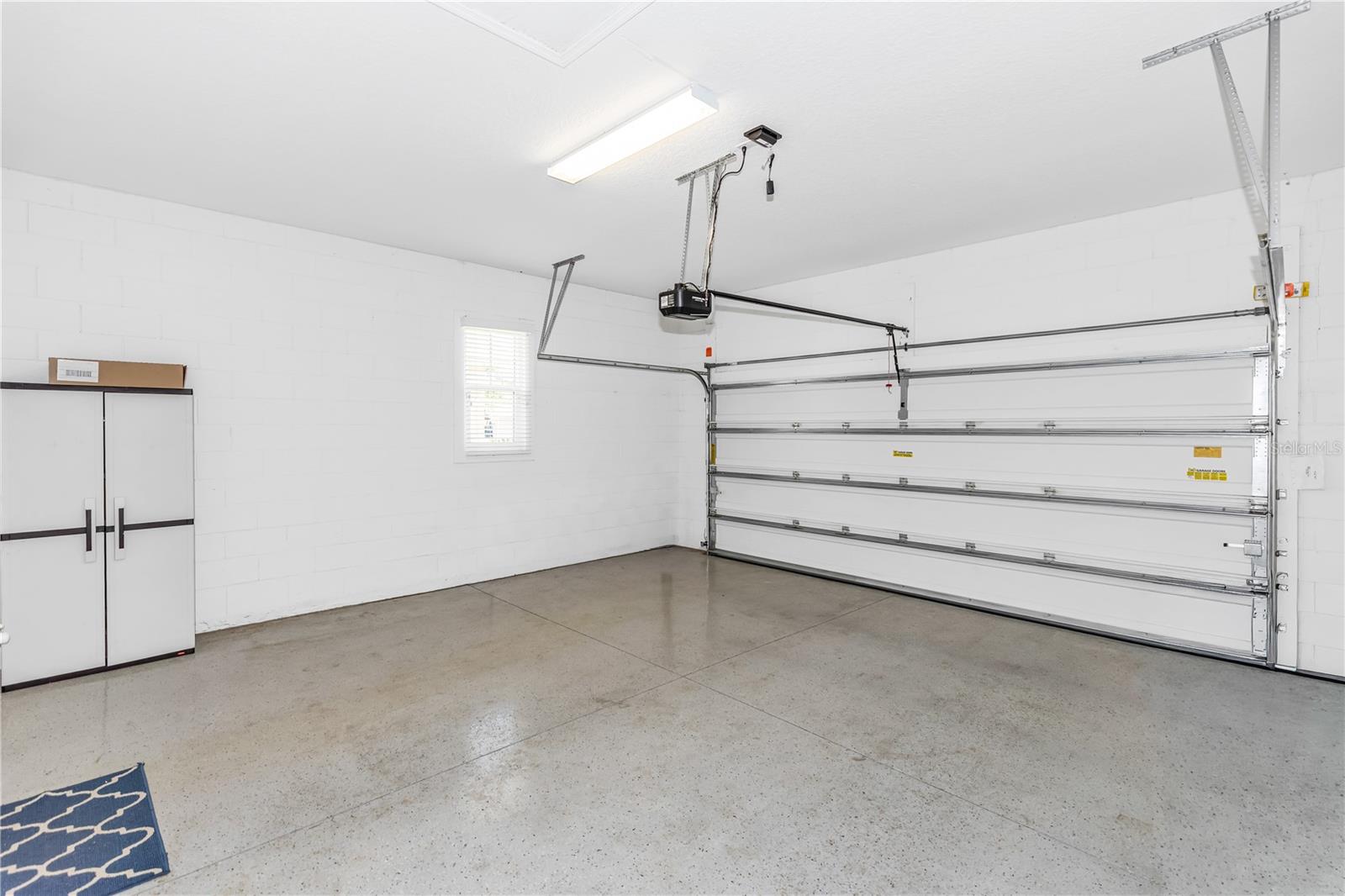 1682 VICTORIA GARDENS DR