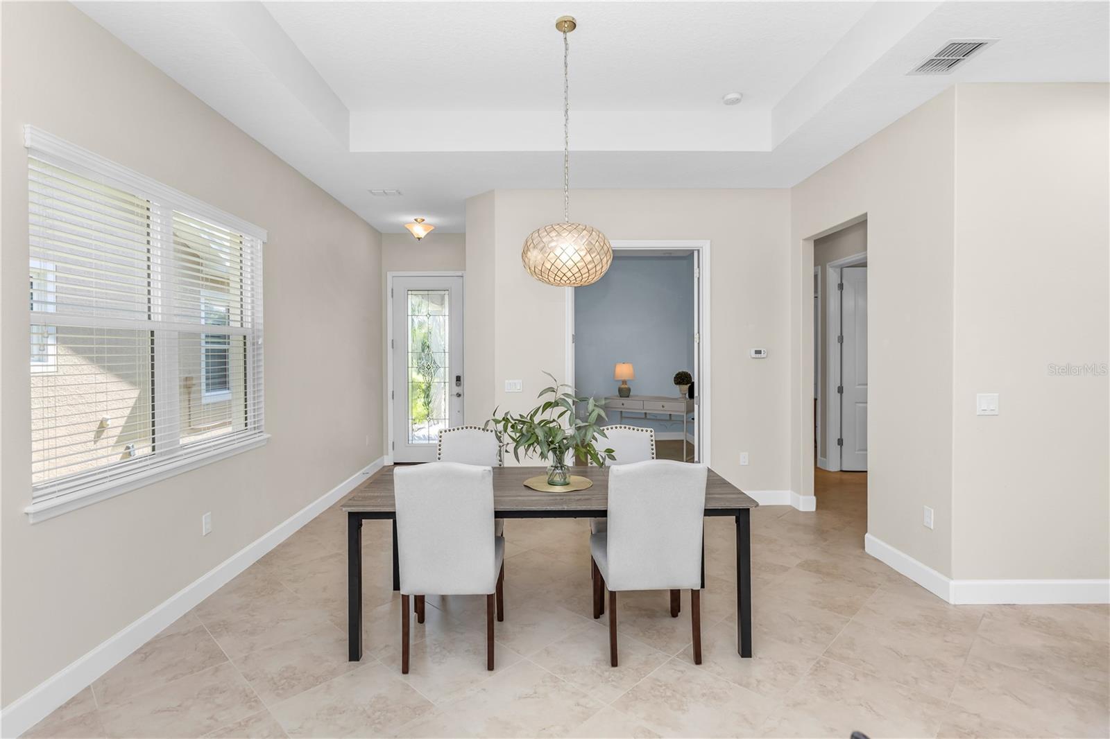 1682 VICTORIA GARDENS DR