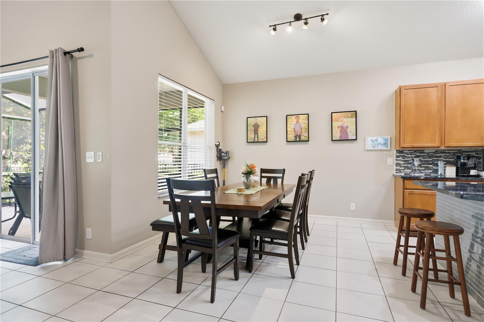 423 VICTORIA HILLS DR