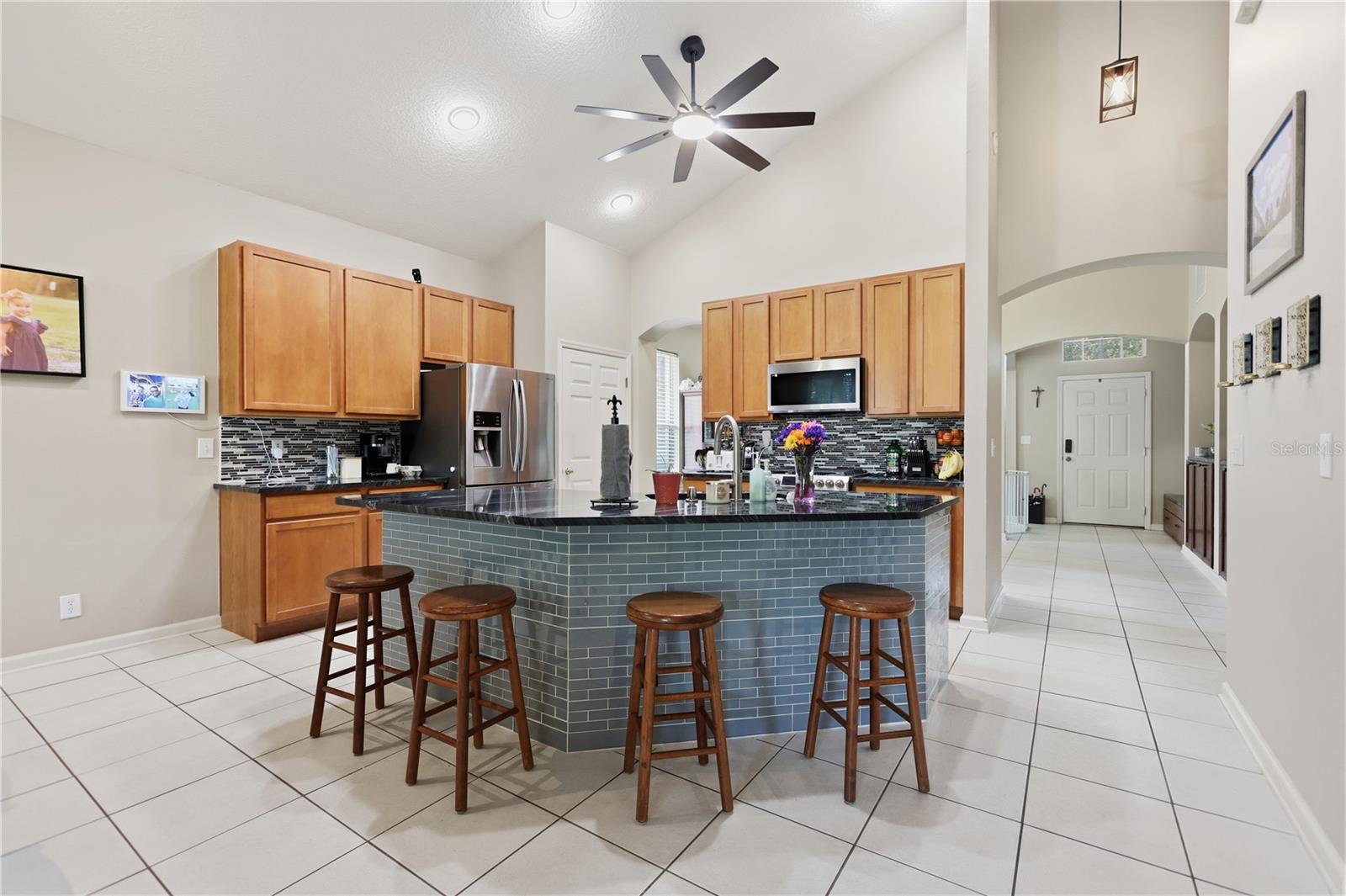 423 VICTORIA HILLS DR