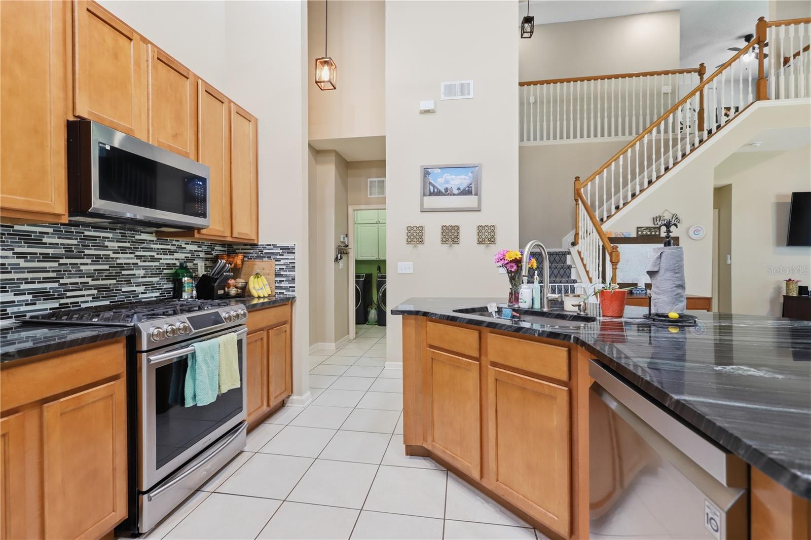 423 VICTORIA HILLS DR