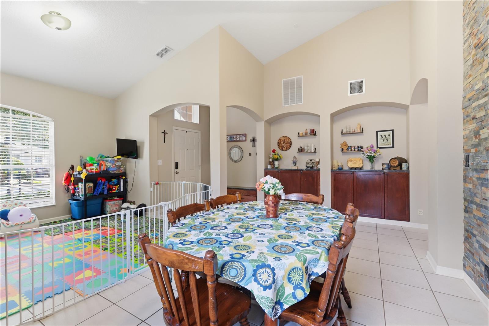 423 VICTORIA HILLS DR