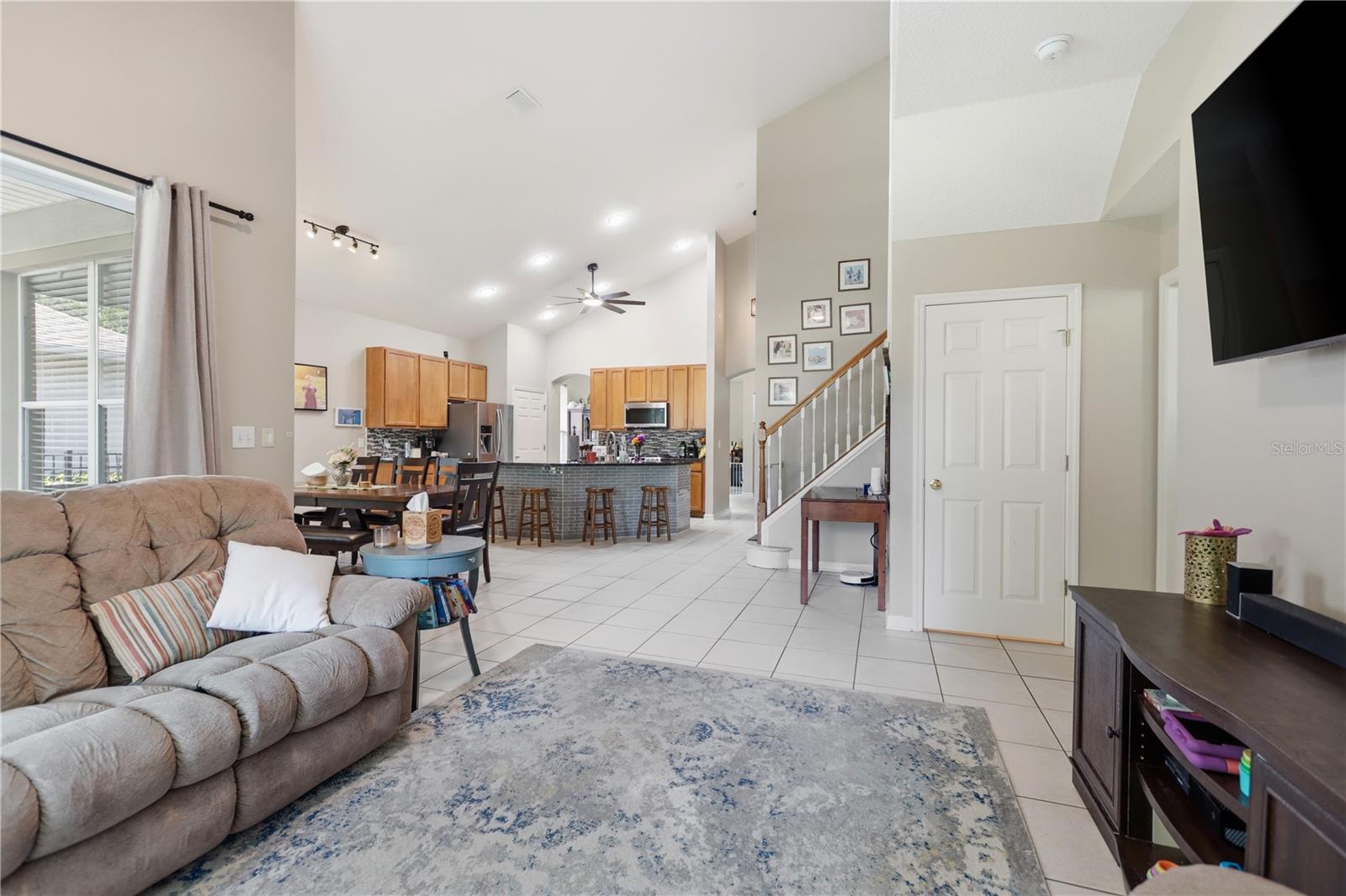 423 VICTORIA HILLS DR