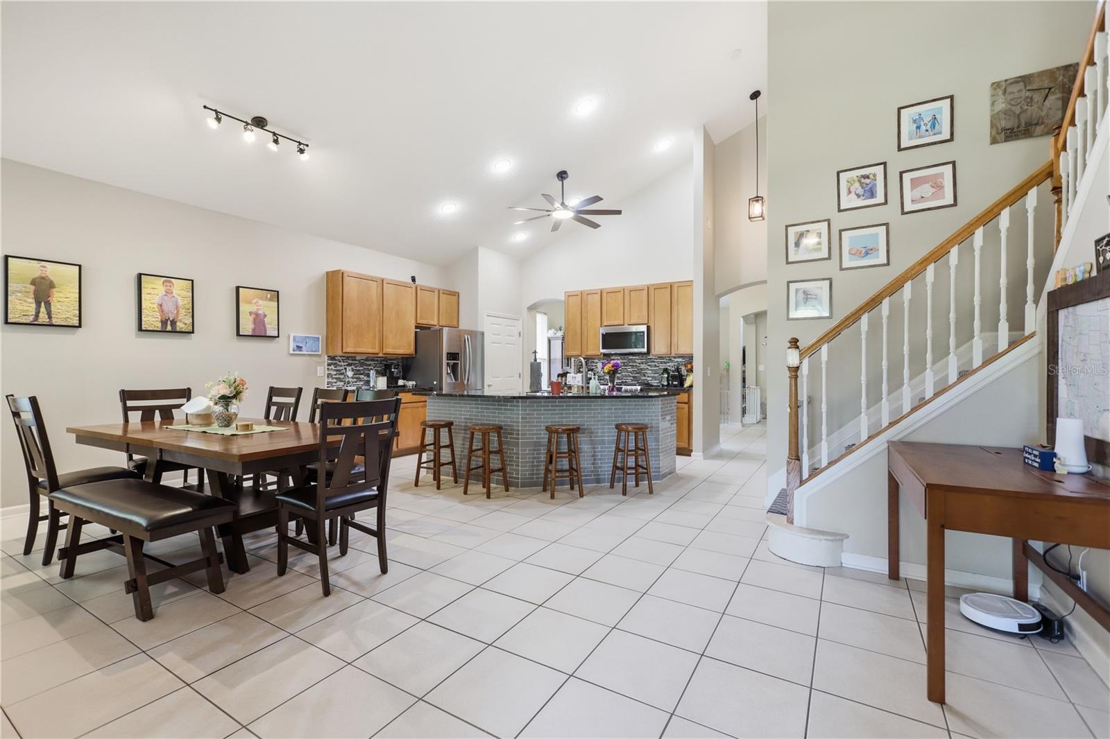 423 VICTORIA HILLS DR