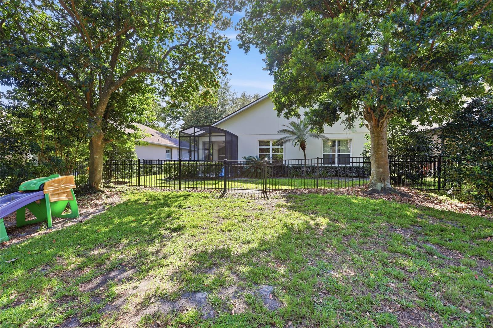 423 VICTORIA HILLS DR