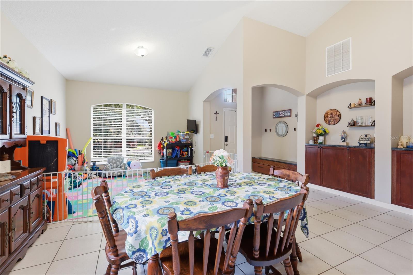 423 VICTORIA HILLS DR