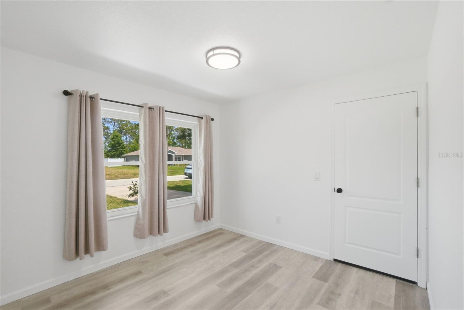 28 PINE CROFT LN