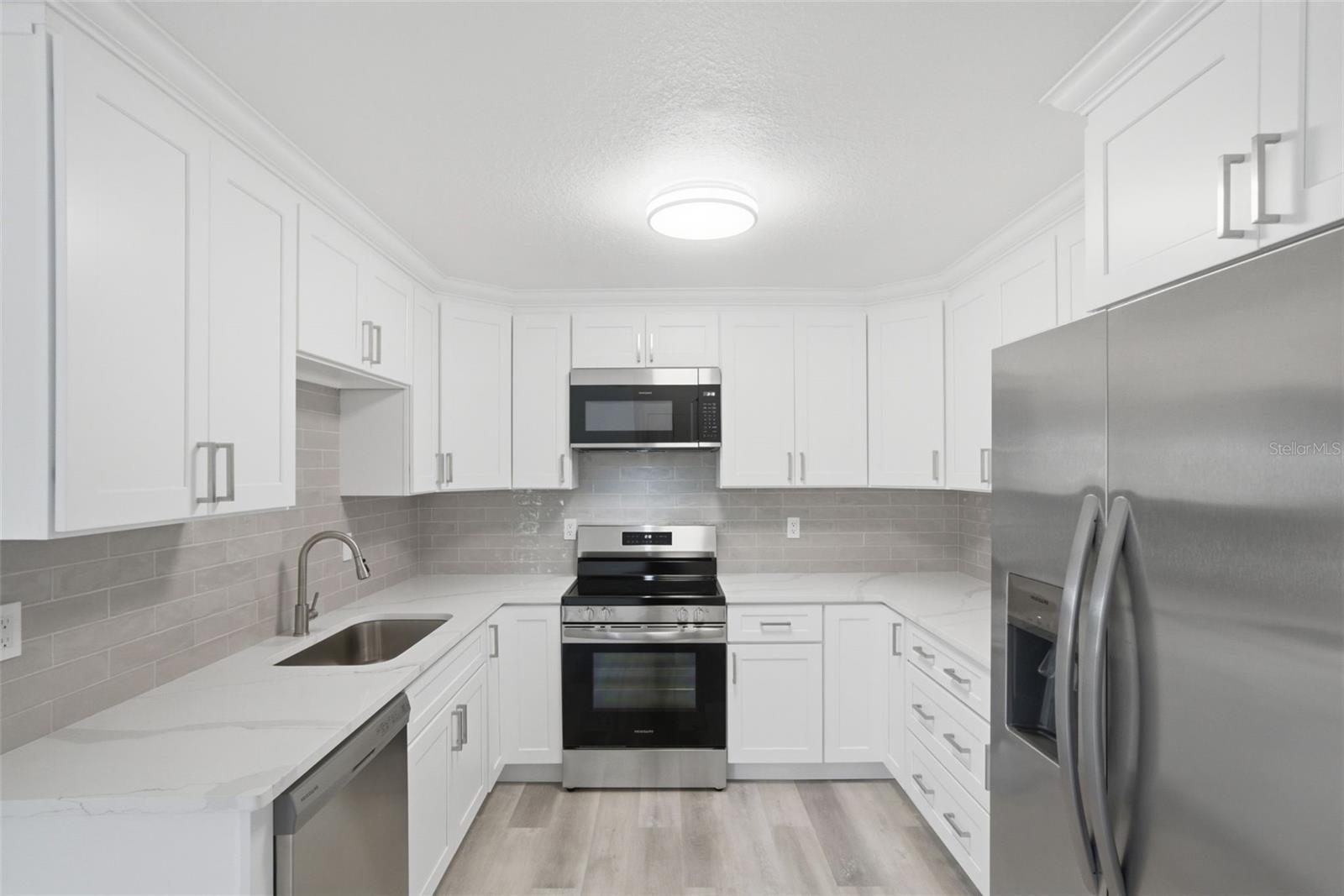 28 PINE CROFT LN