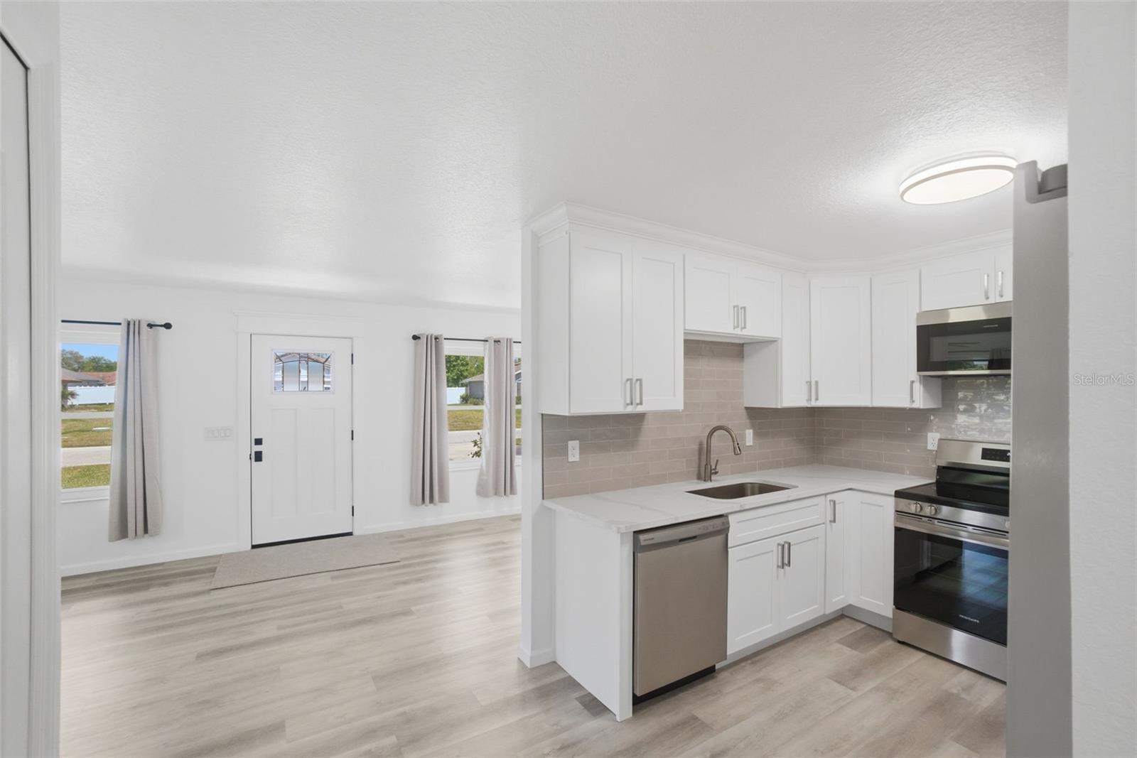 28 PINE CROFT LN