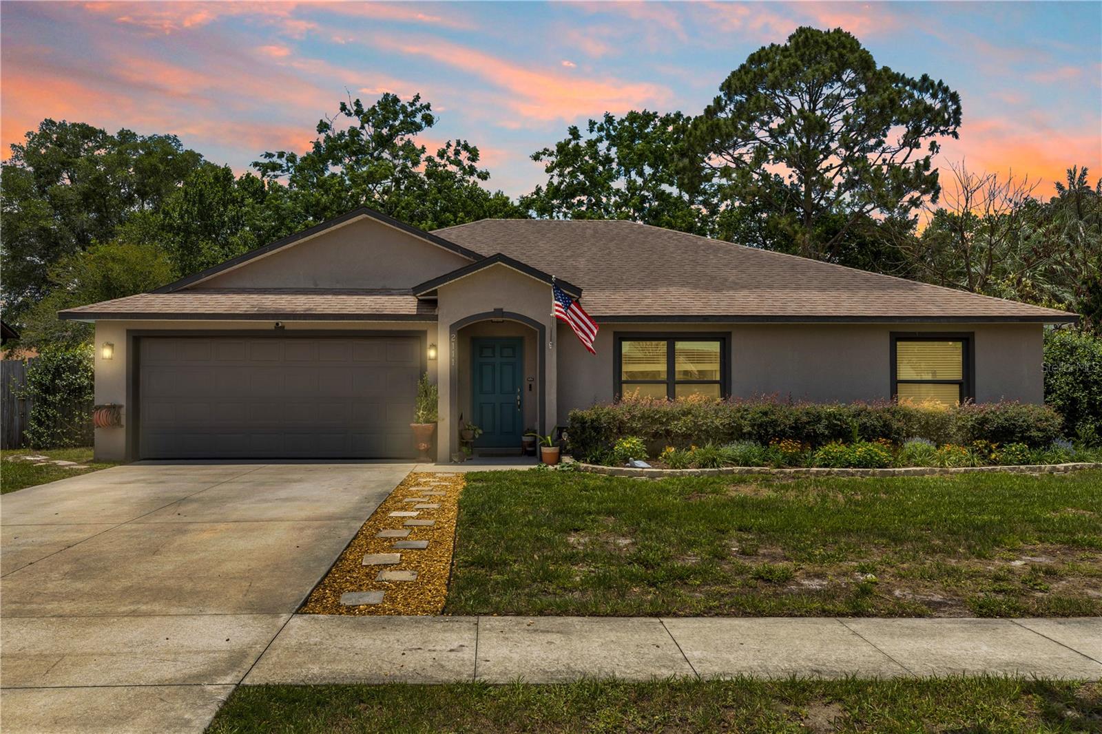 2111 E PARKTON DR