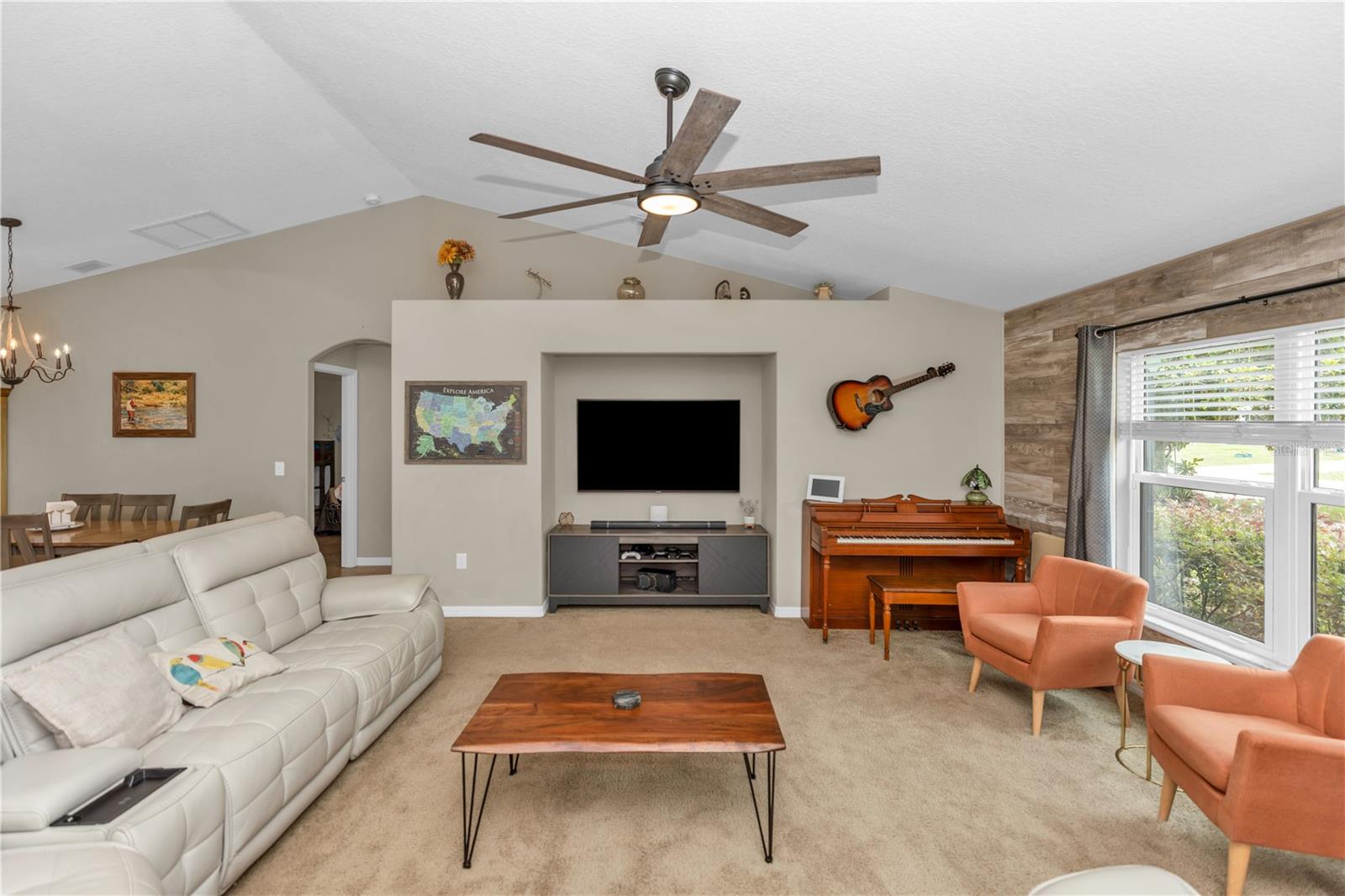 2111 E PARKTON DR