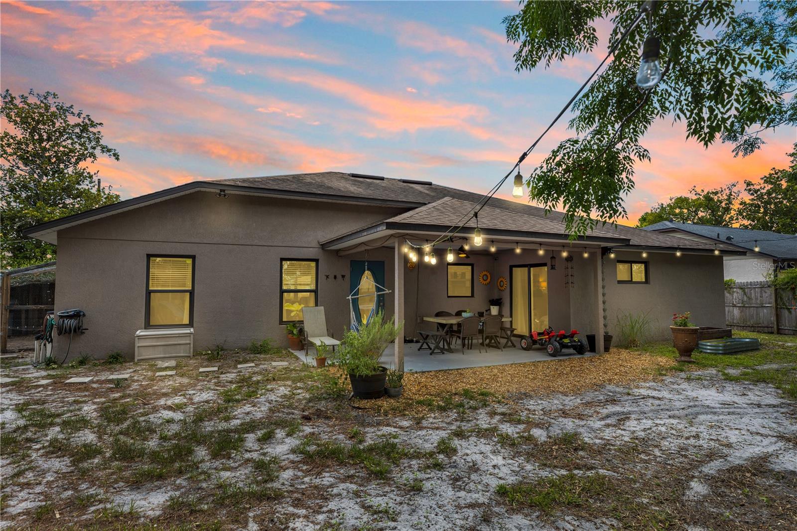 2111 E PARKTON DR