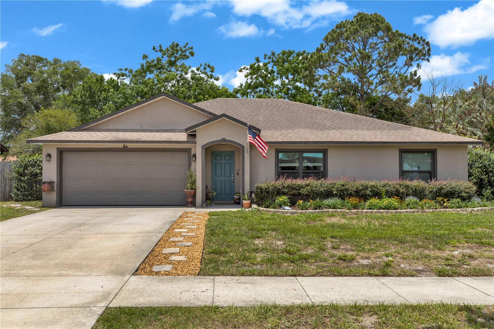 2111 E PARKTON DR