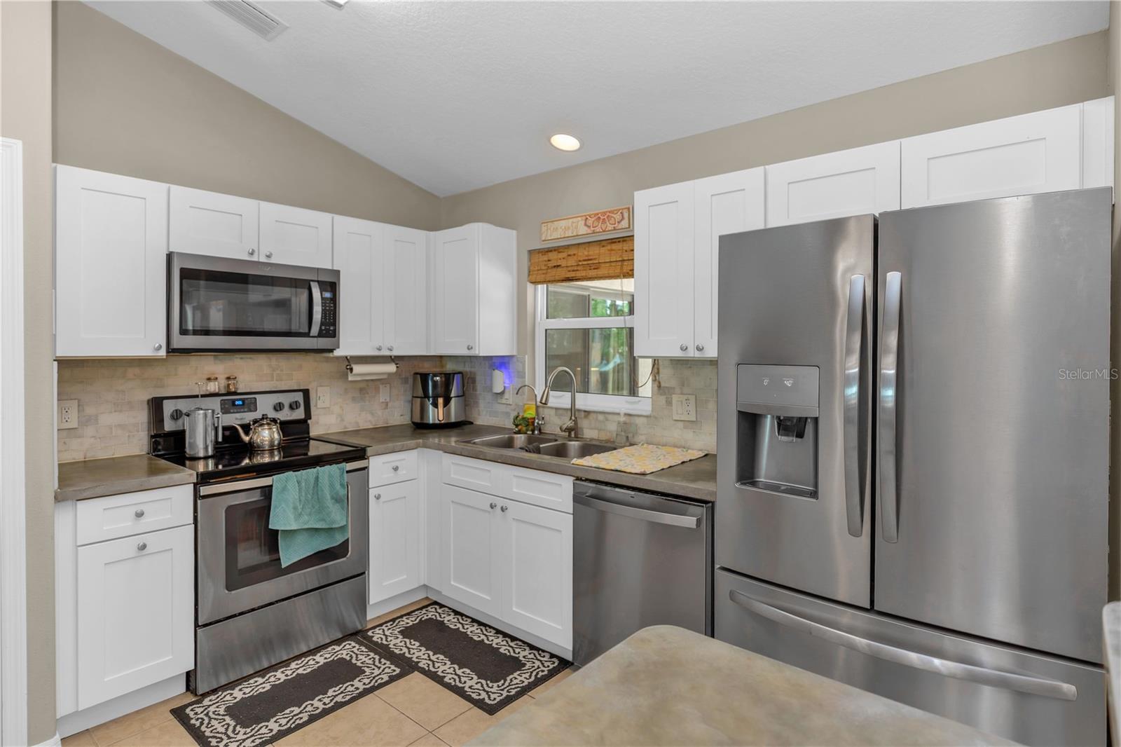 2111 E PARKTON DR