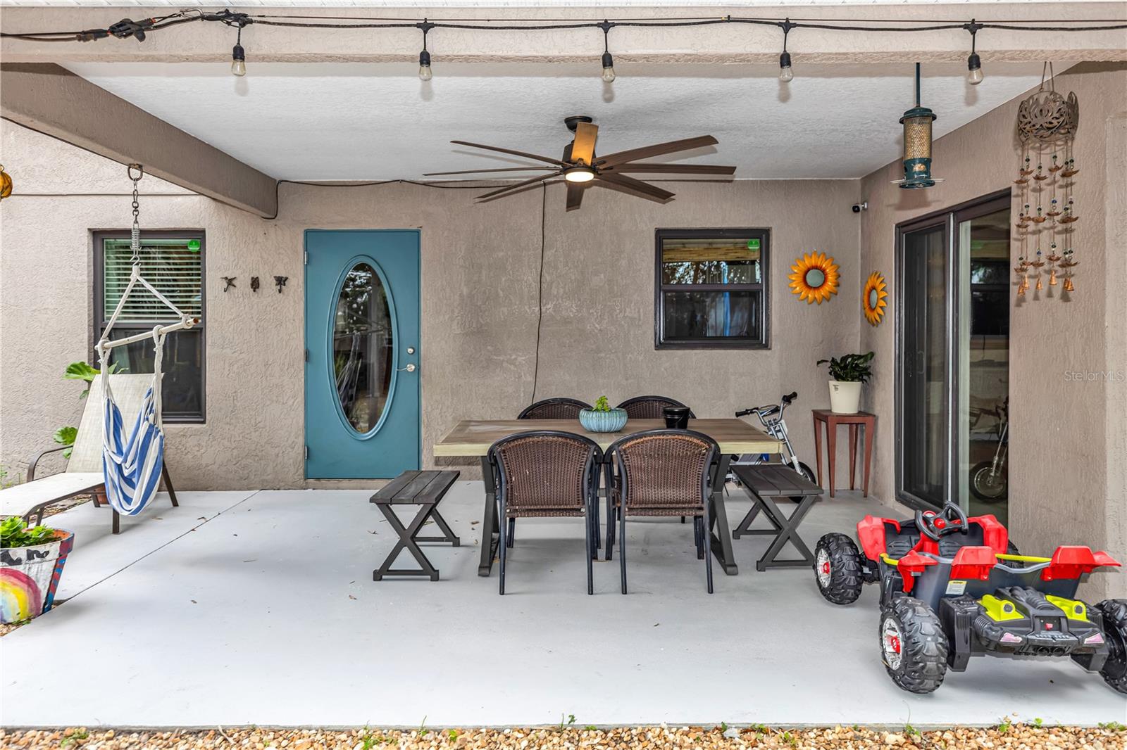 2111 E PARKTON DR