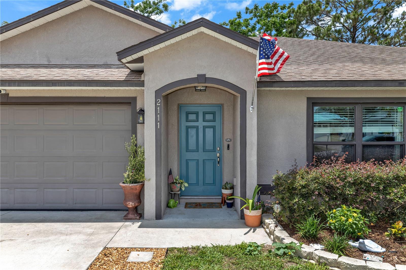 2111 E PARKTON DR
