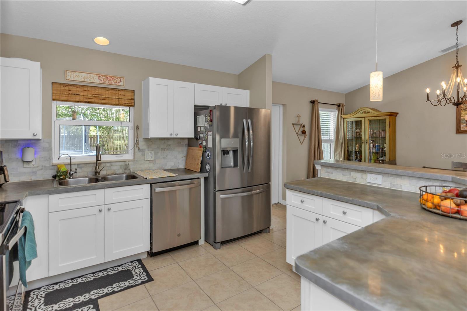 2111 E PARKTON DR