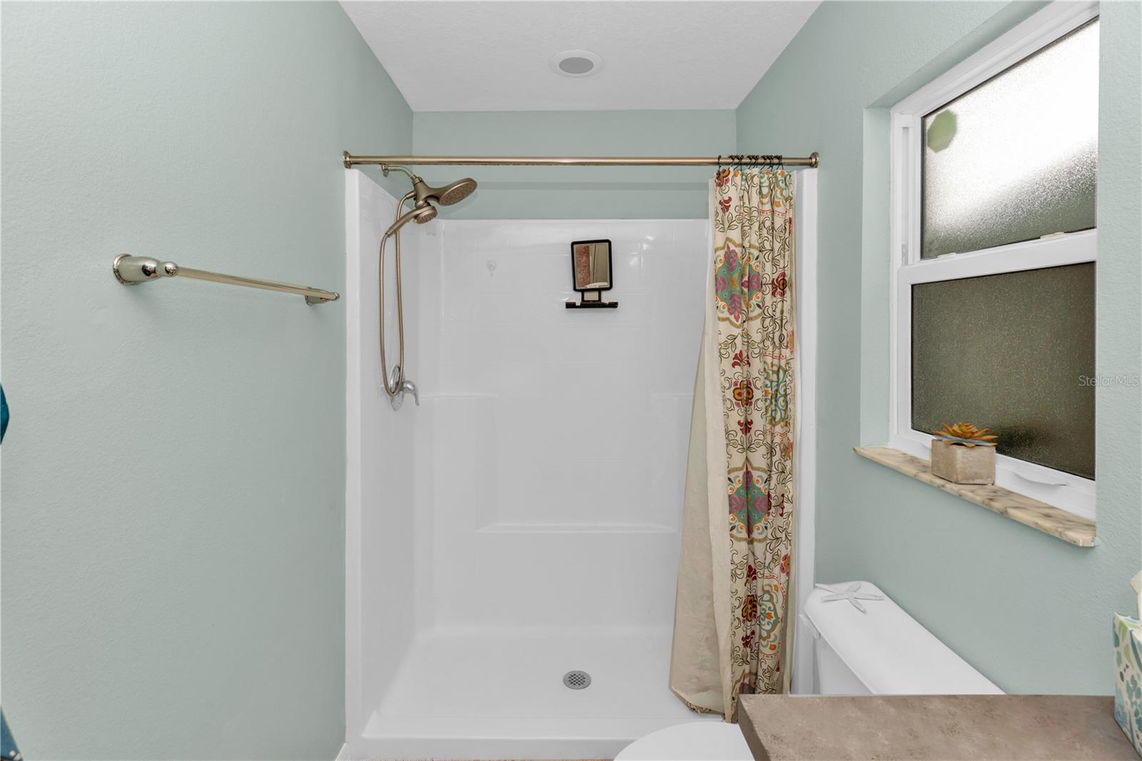 2111 E PARKTON DR