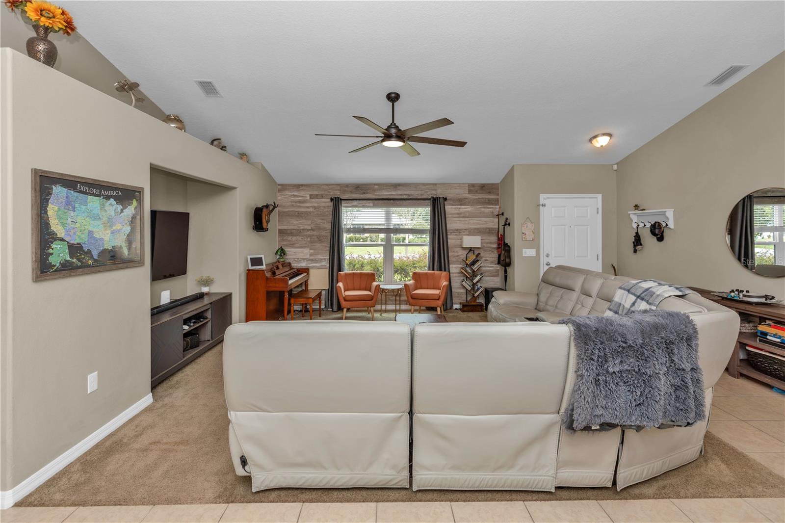 2111 E PARKTON DR