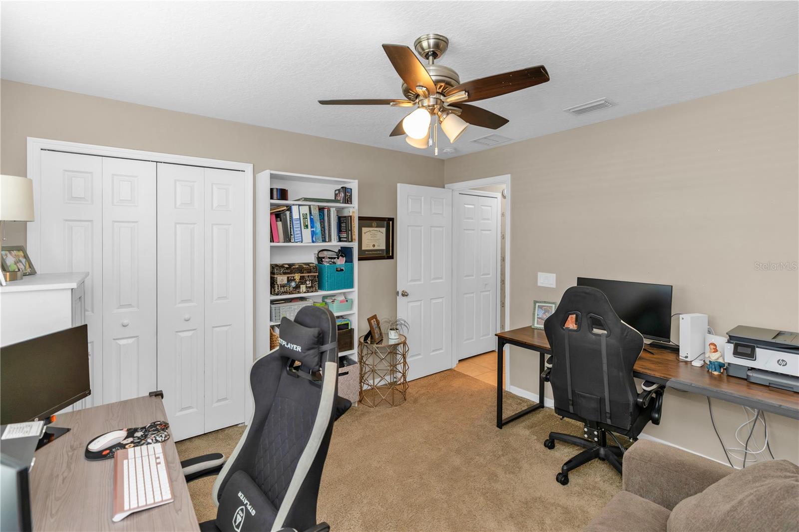 2111 E PARKTON DR