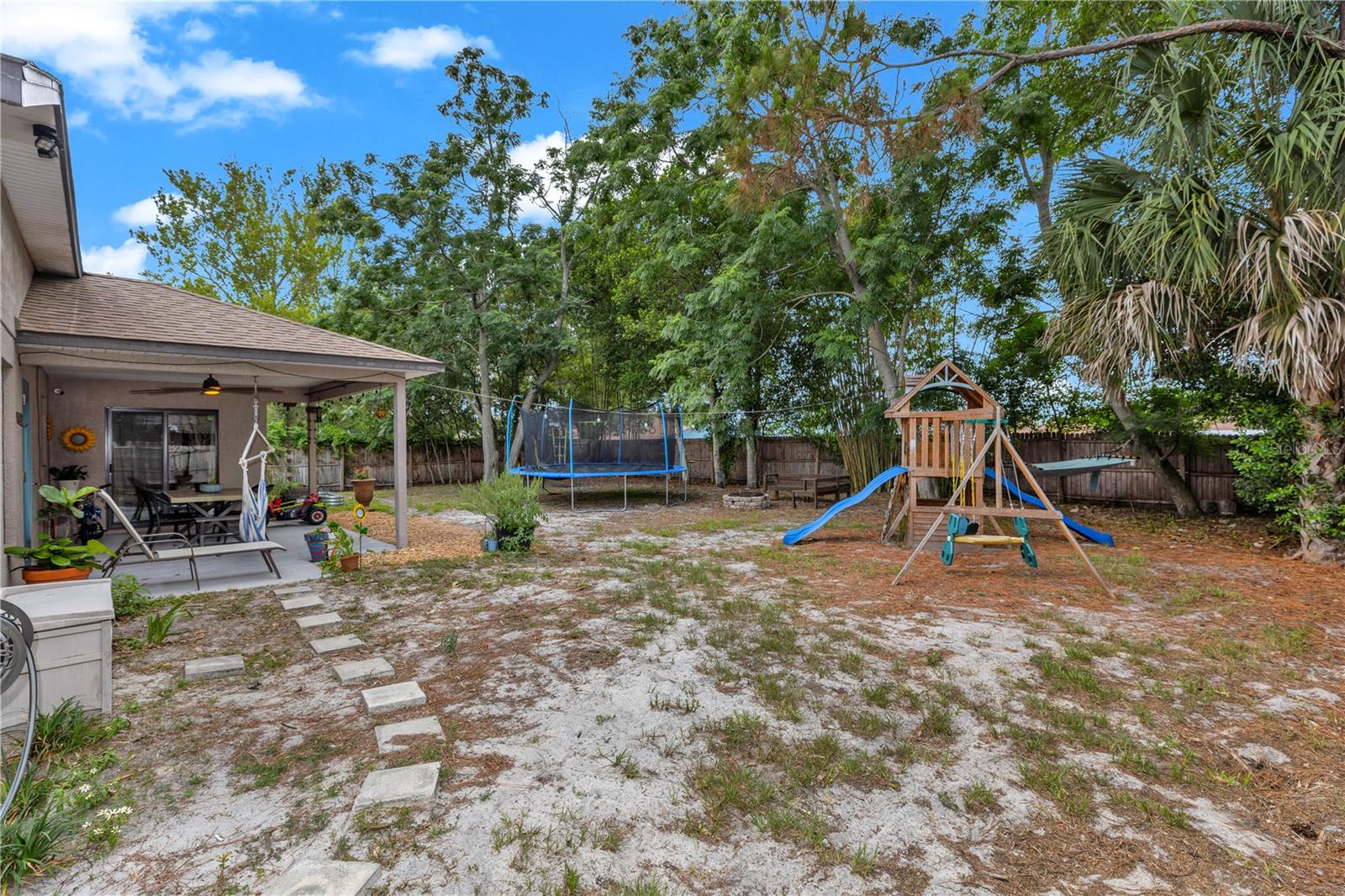2111 E PARKTON DR