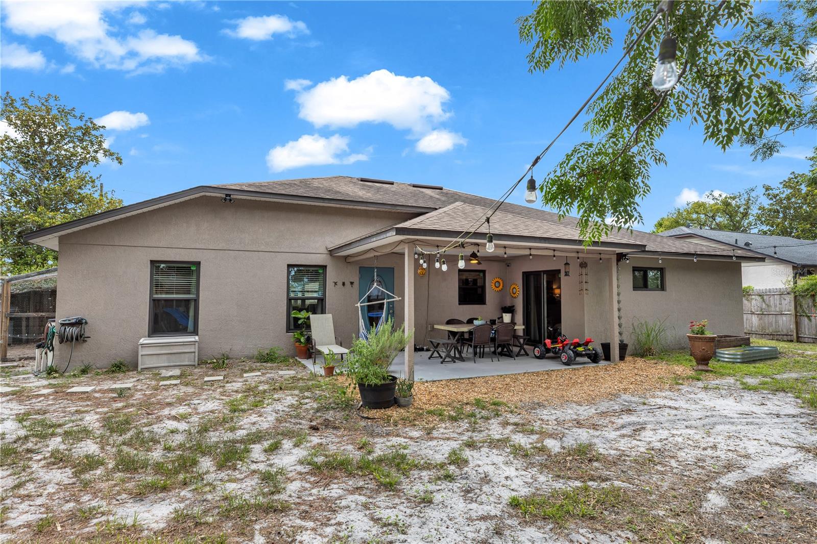 2111 E PARKTON DR