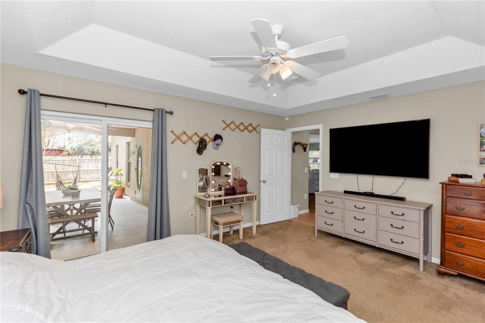 2111 E PARKTON DR