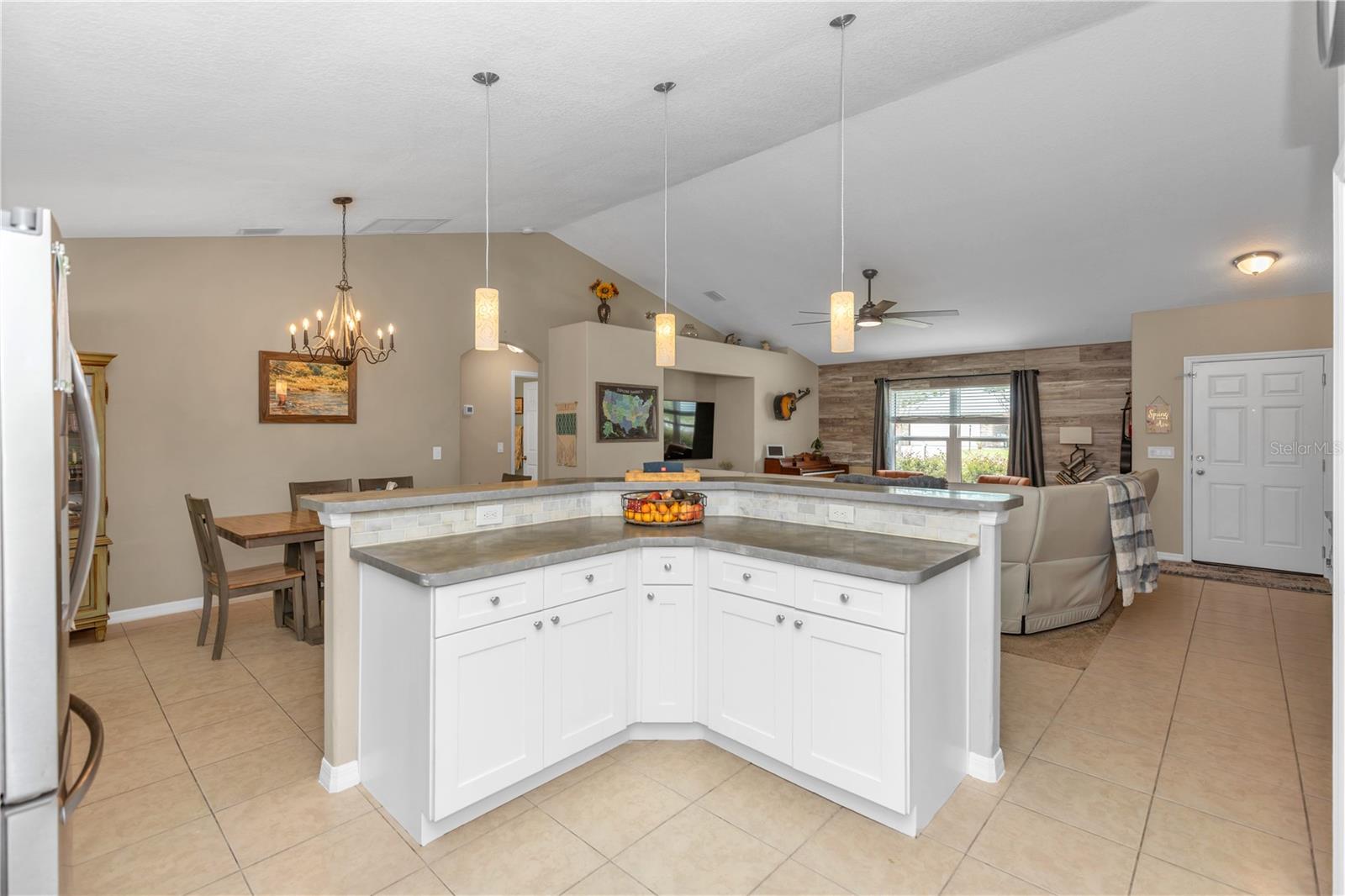 2111 E PARKTON DR