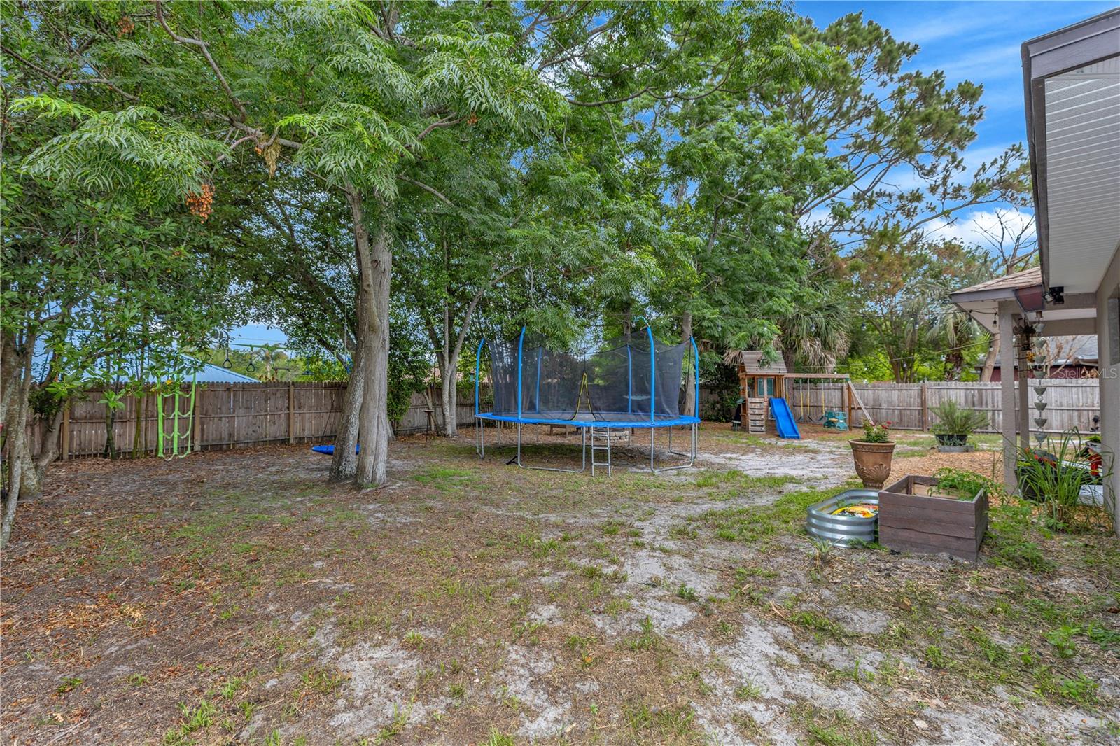 2111 E PARKTON DR