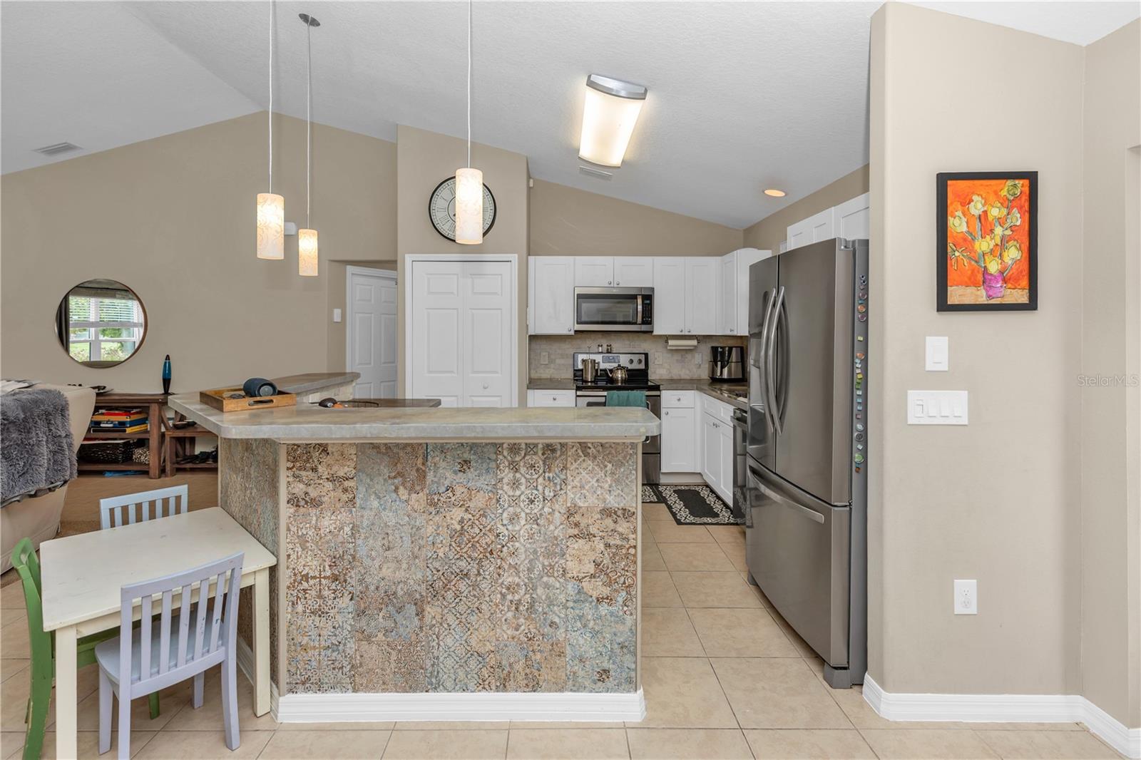 2111 E PARKTON DR