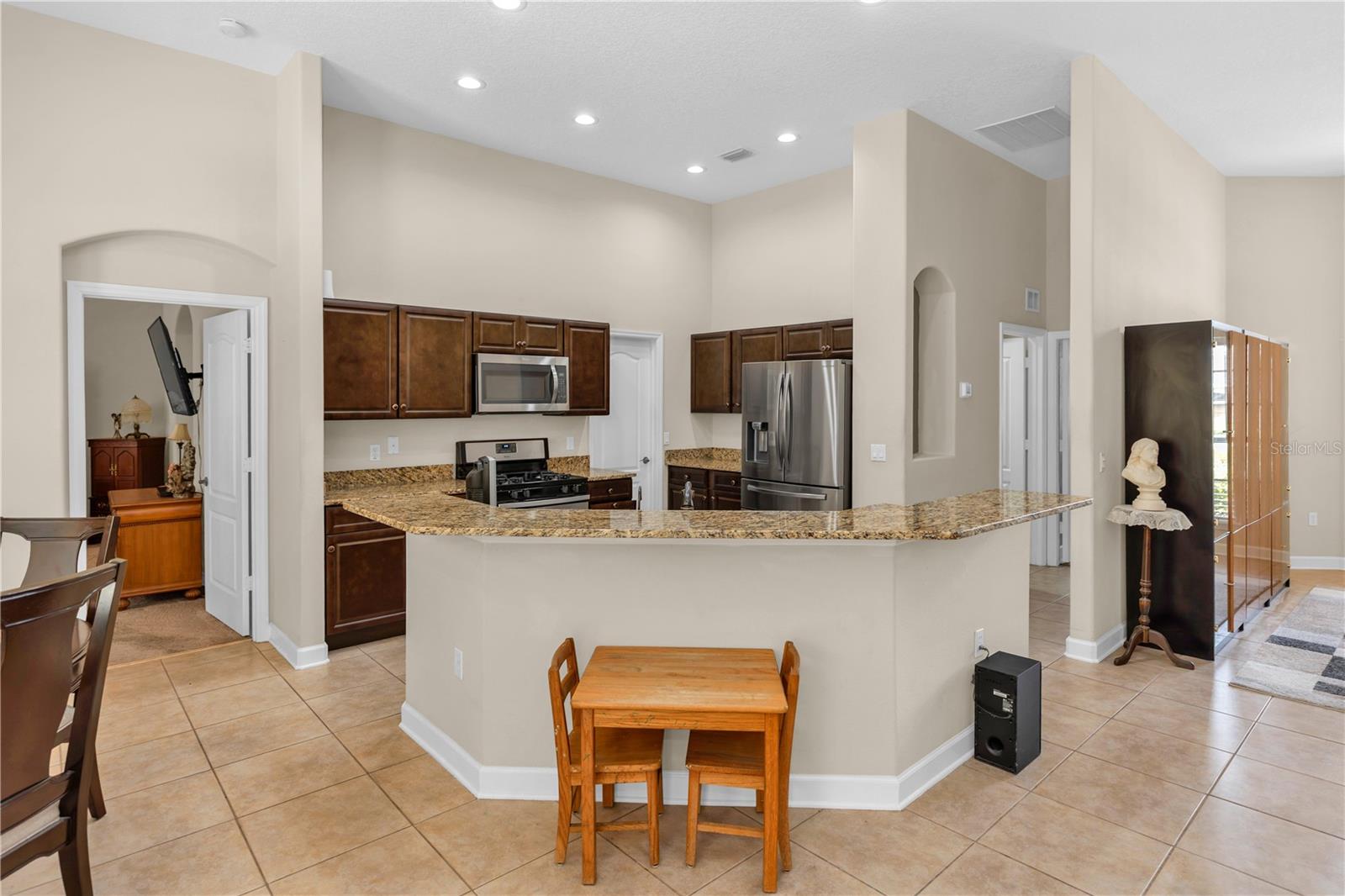 308 CRYSTAL POND AVE