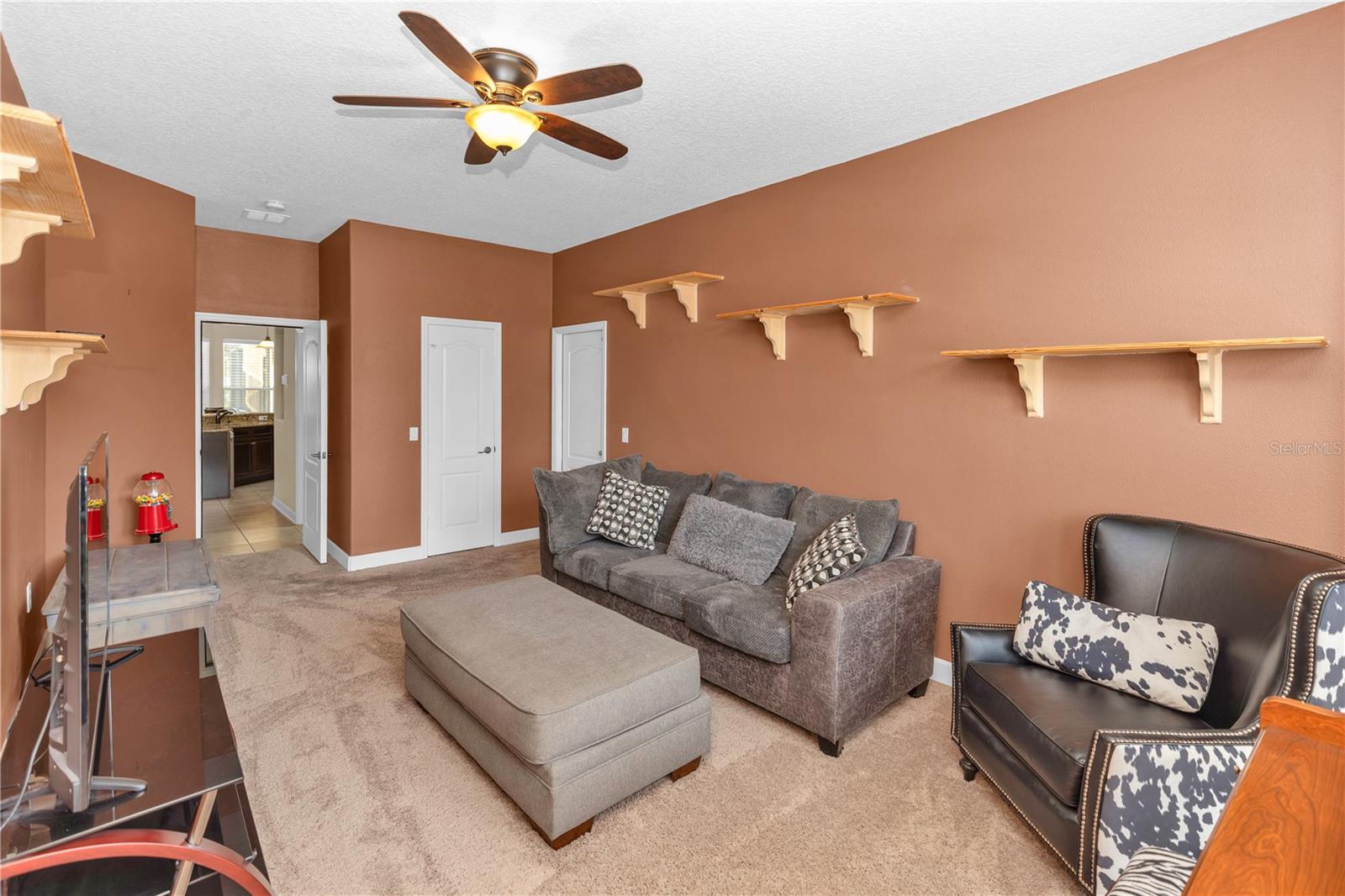 308 CRYSTAL POND AVE