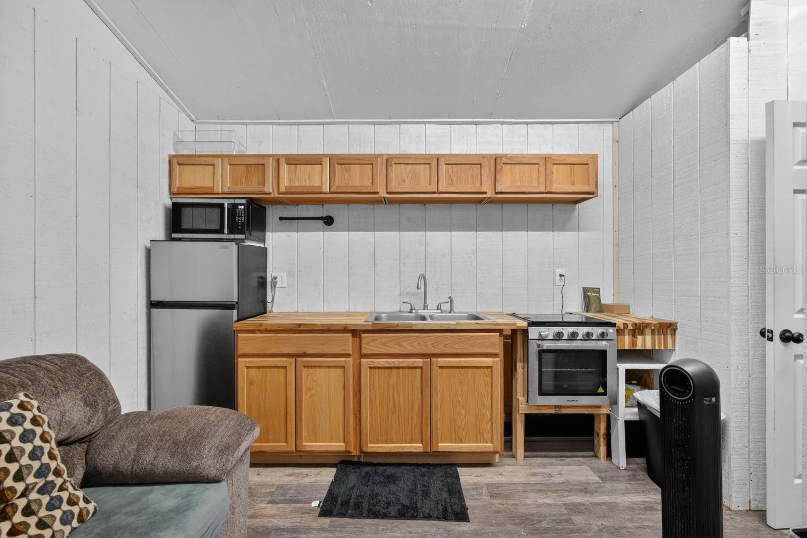 1803 EVERGREEN DR
