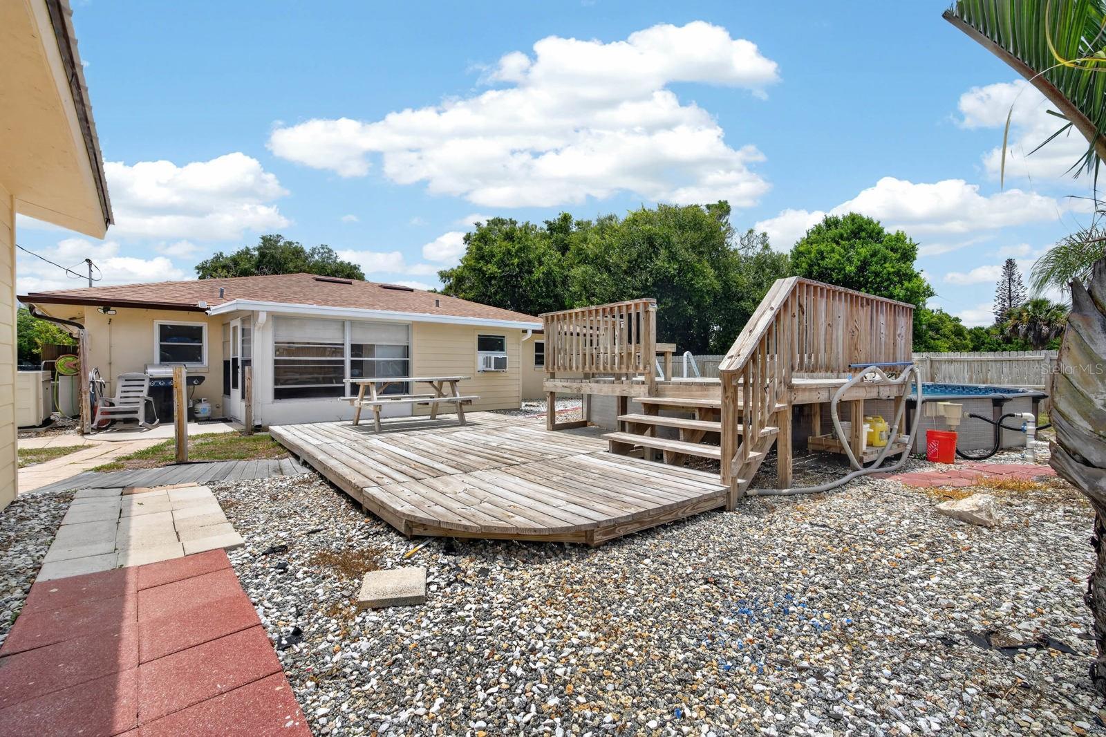 1803 EVERGREEN DR