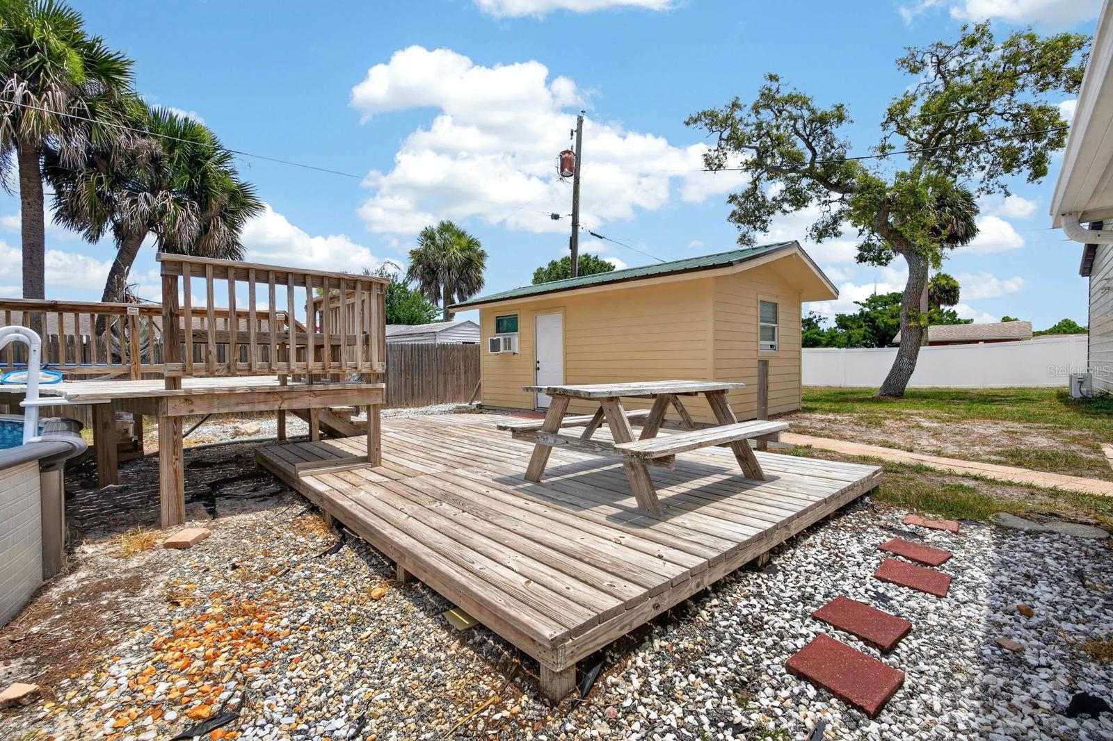 1803 EVERGREEN DR