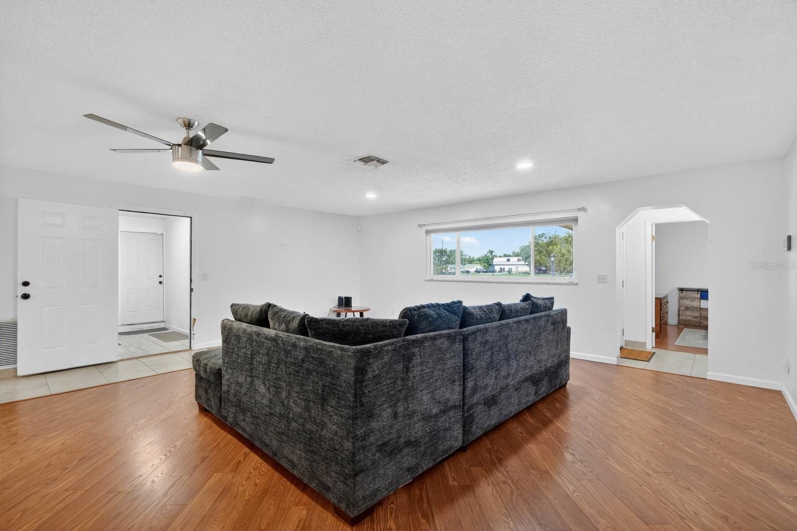 1803 EVERGREEN DR