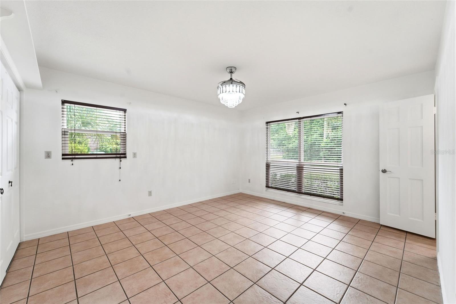 820 S HILL AVE #40