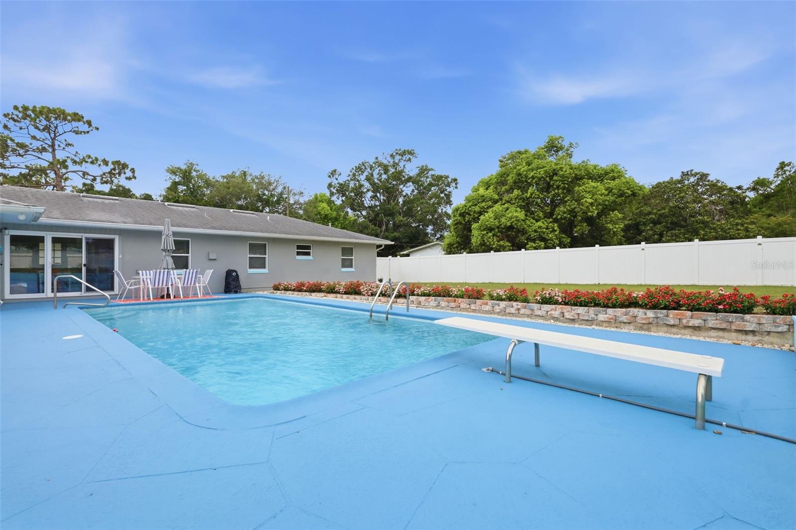 54 MAGNOLIA DR