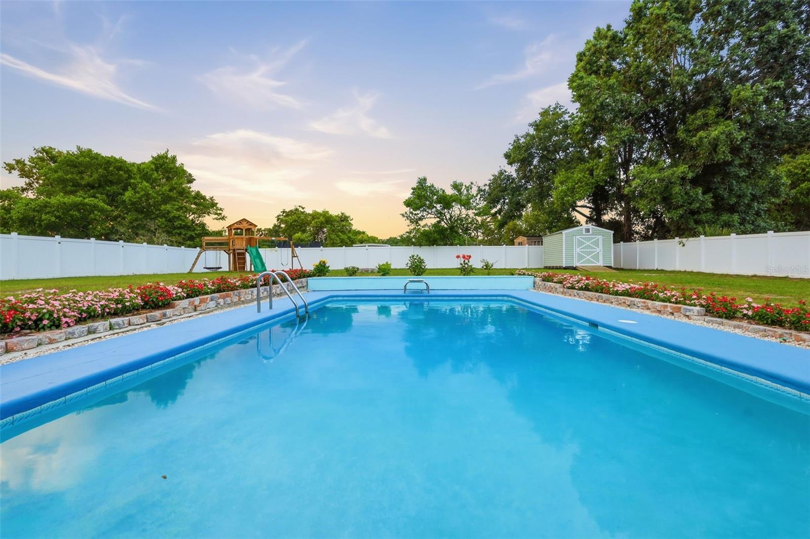 54 MAGNOLIA DR
