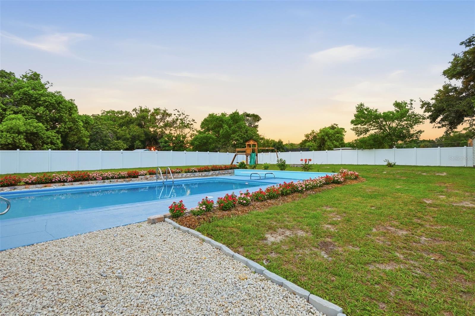 54 MAGNOLIA DR