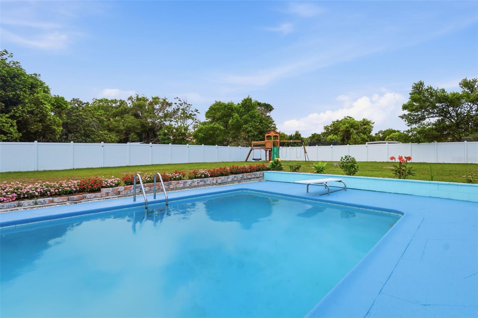 54 MAGNOLIA DR