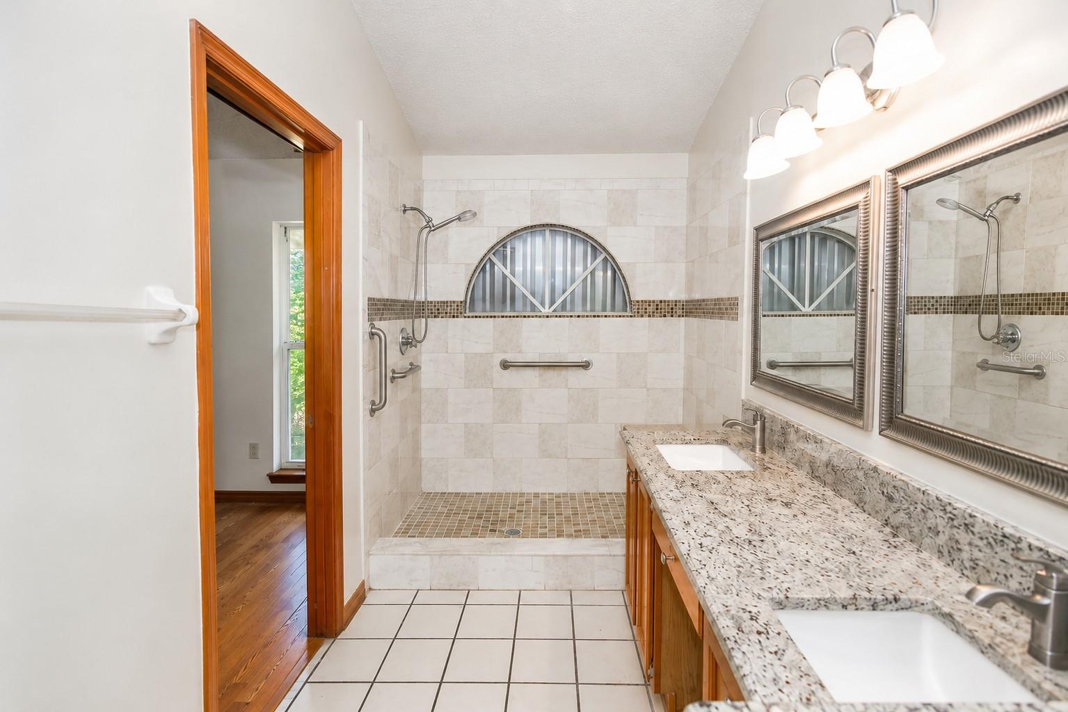 35 ROSEDOWN BLVD