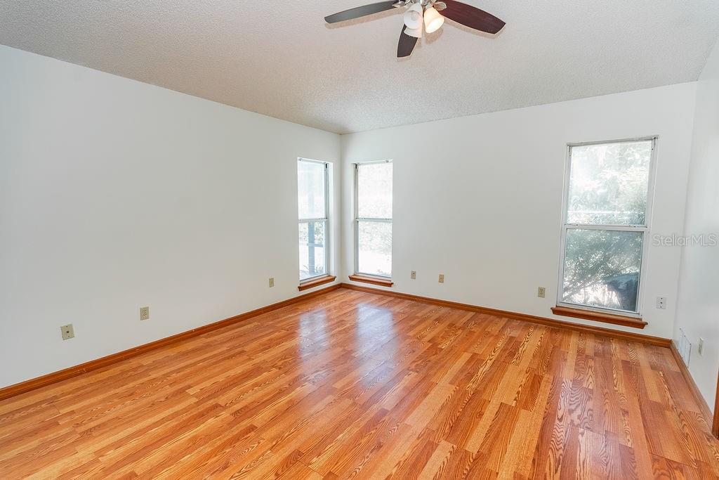 35 ROSEDOWN BLVD