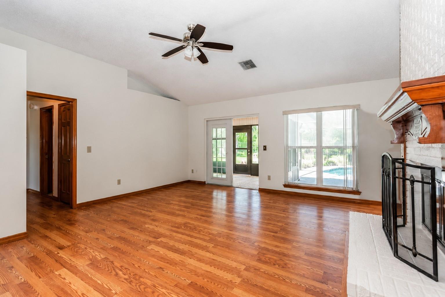 35 ROSEDOWN BLVD